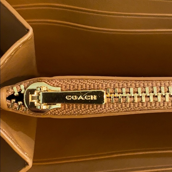 Coach - Picture 7 of 10